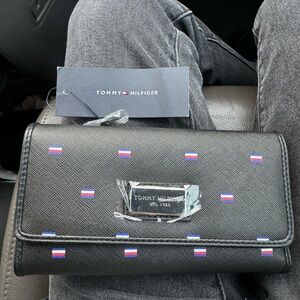 Tommy Hilfiger women’s wallet
